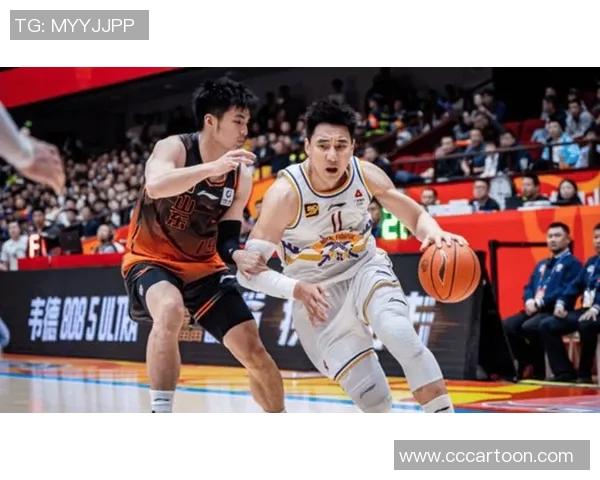 广东宏远主场不敌山东英豪,双方球员激烈对抗引发场上冲突